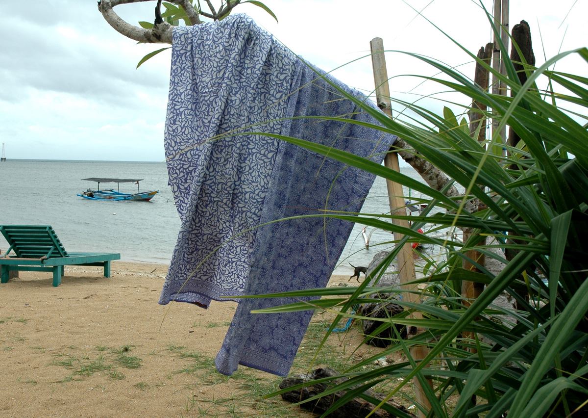 Lavender Pearl Drop Batik Sarong