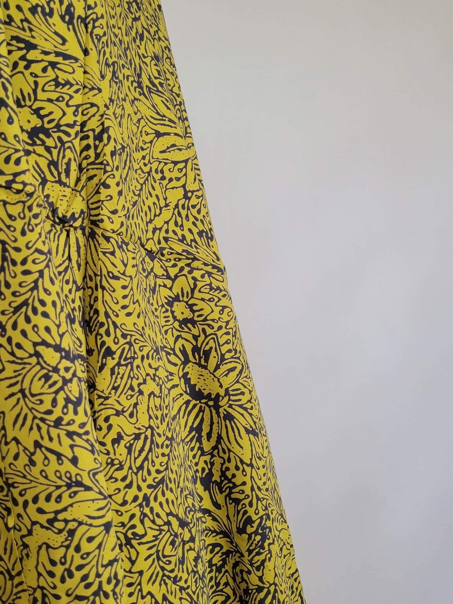 Chartreuse Flowers Batik Sarong