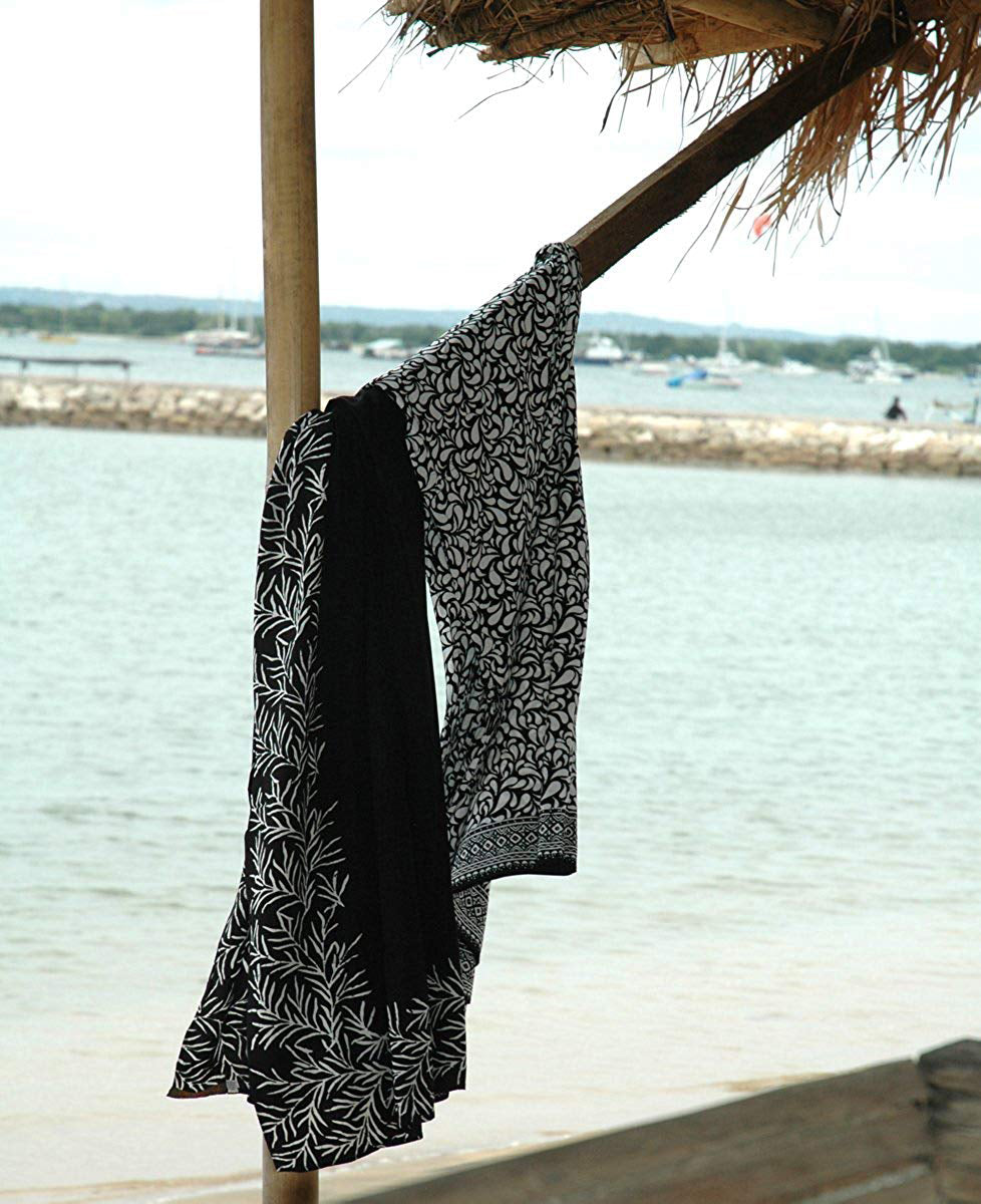 Black and White Bali Leaf Batik Sarong